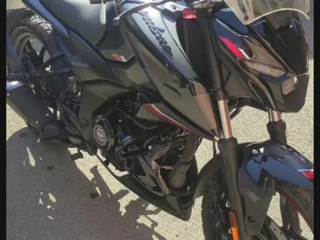 2023 Bajaj Pulsar N250, чёрный, 300000 рублей, вид 2