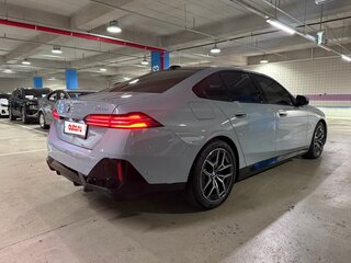 2026 BMW 5 серии 523d xDrive VIII (G60/G61/G68), серый, 9090099 рублей, вид 3