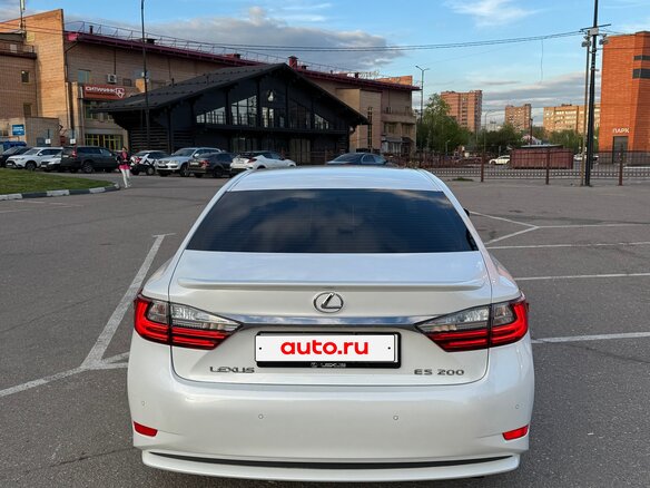 2015 Lexus ES 200 VI Рестайлинг, белый, 2650000 рублей - вид 3