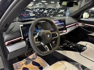 2026 BMW 5 серии 523d xDrive VIII (G60/G61/G68), чёрный, 8990099 рублей, вид 5