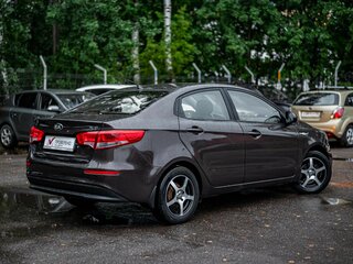 2017 Kia Rio III Рестайлинг, коричневый, 1025000 рублей, вид 2