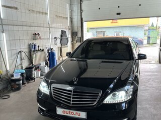 2010 Mercedes-Benz S-Класс 500 V (W221) Рестайлинг, чёрный, 2400000 рублей, вид 3
