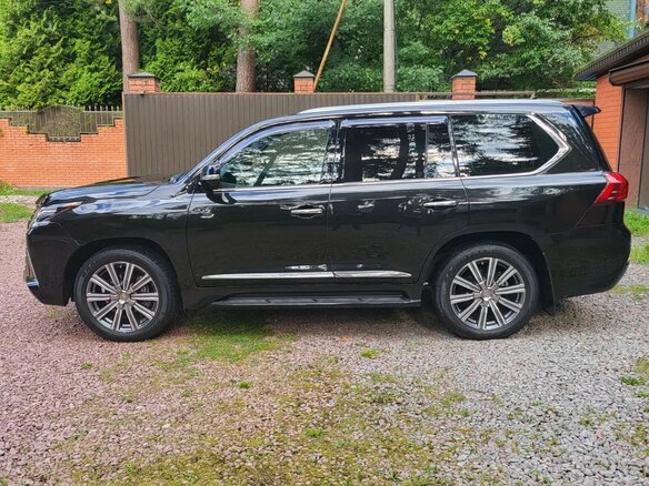 2017 Lexus LX 570 III Рестайлинг 2, чёрный, 14000000 рублей - вид 4
