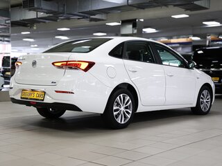 2022 Buick Excelle III Рестайлинг, белый, 2050000 рублей, вид 2