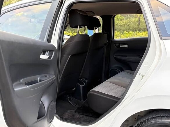 2023 Honda Fit Crosstar IV Рестайлинг, белый, 1090000 рублей - вид 9