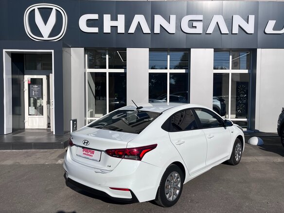 2020 Hyundai Solaris II, белый - вид 2