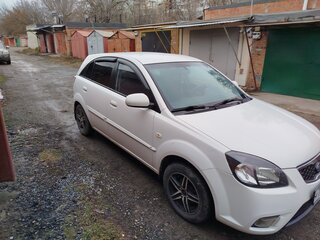 2011 Kia Rio II Рестайлинг, белый, 650000 рублей, вид 1
