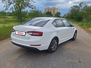 2020 Skoda Octavia III (A7) Рестайлинг, белый, 1950000 рублей, вид 4