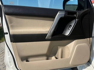 2010 Toyota Land Cruiser Prado 150 Series, белый, 3000000 рублей, вид 5