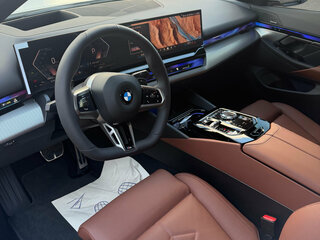 2026 BMW 5 серии 530i xDrive VIII (G60/G61/G68), белый, 9290000 рублей, вид 5