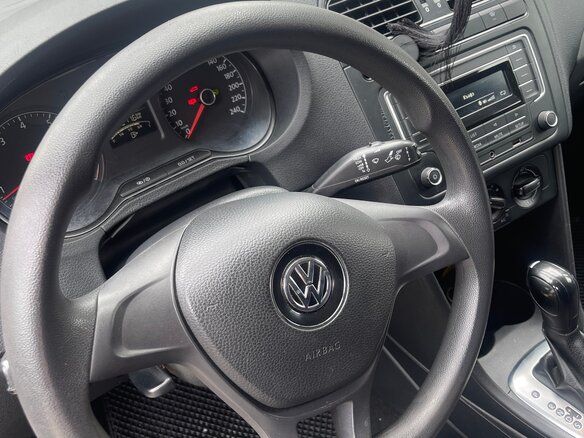 2016 Volkswagen Polo V Рестайлинг, белый, 1350000 рублей - вид 4