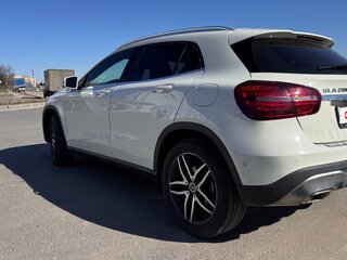 2017 Mercedes-Benz GLA 200 I (X156) Рестайлинг, белый, 2400000 рублей, вид 3