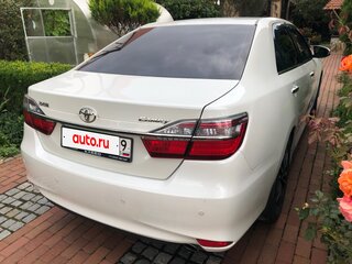 2016 Toyota Camry VII (XV50) Рестайлинг, белый, 2050000 рублей, вид 4