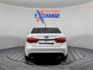 2013 Kia Rio 5-speed III, белый, 609000 рублей, вид 5