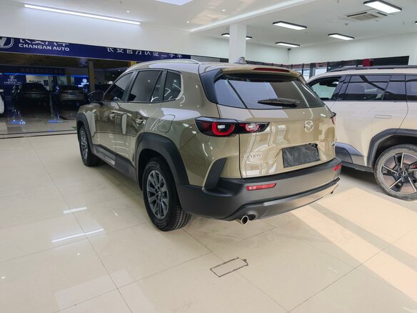 2023 Mazda CX-50, бежевый, 2200000 рублей - вид 5