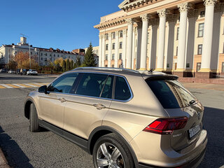 2017 Volkswagen Tiguan II, бежевый, 4000000 рублей, вид 3