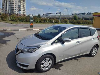 2017 Nissan Note e-Power II Рестайлинг, серый, 950000 рублей, вид 4