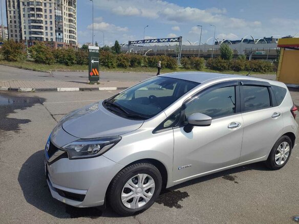 2017 Nissan Note e-Power II Рестайлинг, серый, 950000 рублей - вид 3