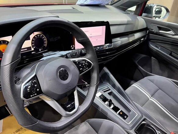 2023 Volkswagen Golf VIII, красный, 1740000 рублей - вид 11