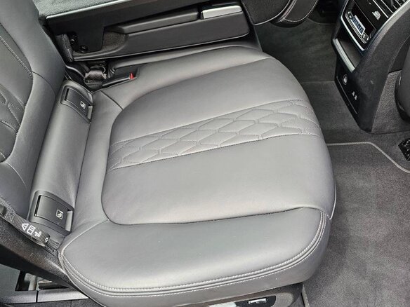 2022 BMW X7 40d I (G07), чёрный, 9900000 рублей - вид 22