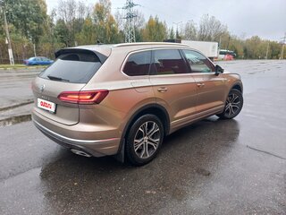 2019 Volkswagen Touareg III, бежевый, 4100000 рублей, вид 5