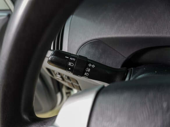 2010 Toyota Prius III (XW30), белый, 1499000 рублей - вид 15
