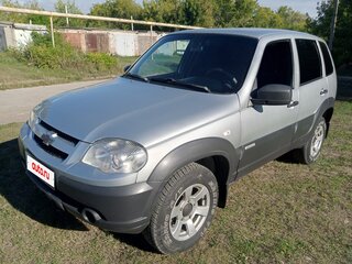 2017 Chevrolet Niva I Рестайлинг, серебристый, 550000 рублей, вид 1