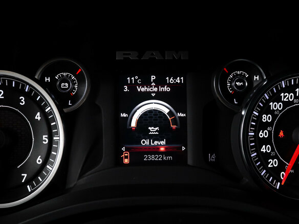 2024 Ram 1500 Quad Cab V Рестайлинг, серый, 7000000 рублей - вид 10