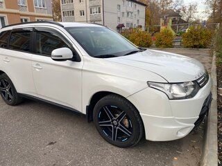 2013 Mitsubishi Outlander III, белый, 1350000 рублей, вид 2