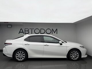 2020 Toyota Camry VIII (XV70), белый, 2472000 рублей, вид 3