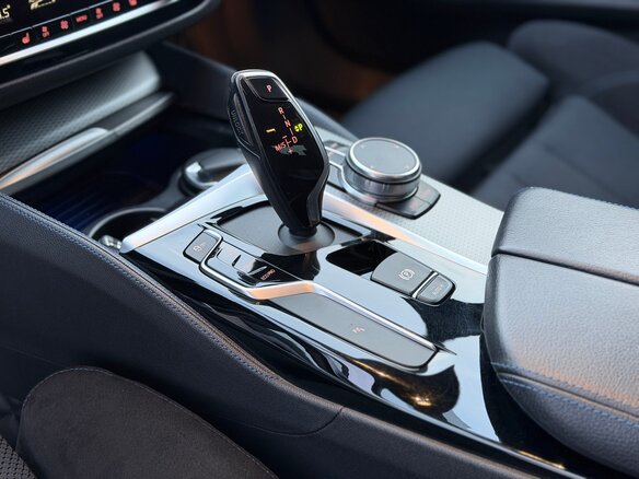 2019 BMW 5 серии 520d xDrive VII (G30/G31/G38), серый, 3597000 рублей - вид 23