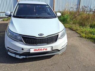 2016 Kia Rio III Рестайлинг, белый, 400000 рублей, вид 1