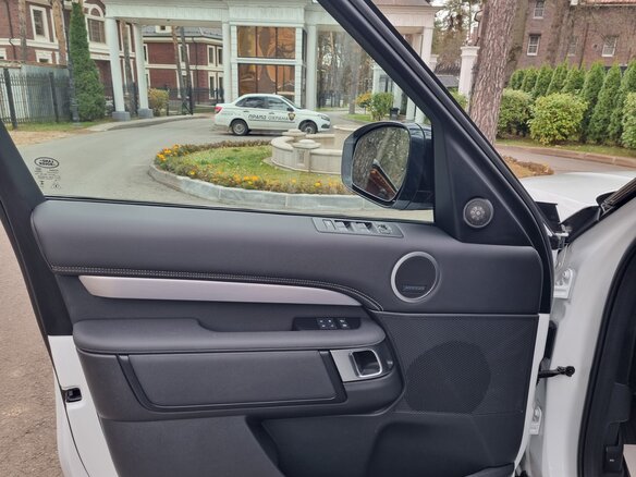 2024 Land Rover Discovery P300 V Рестайлинг, белый, 6390000 рублей - вид 21
