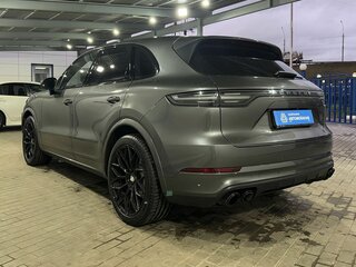 2019 Porsche Cayenne III, серый, 4850000 рублей, вид 3