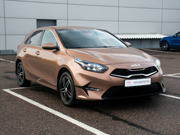 2021 Kia Ceed III Рестайлинг, коричневый, 1789000 рублей - вид 2