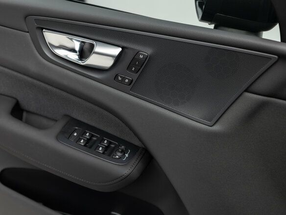 2026 Volvo XC60 II Рестайлинг 2, чёрный, 5990000 рублей - вид 8