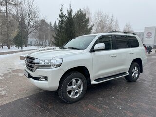 2021 Toyota Land Cruiser 200 Series Рестайлинг 2, белый, 9350000 рублей, вид 2