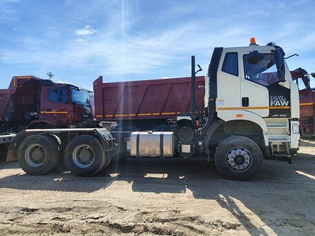 2023 FAW J6 CA4250, белый, 3491000 рублей, вид 5