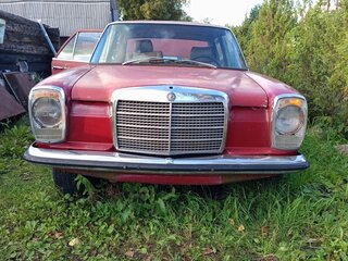 1971 Mercedes-Benz W115 220, красный, 300000 рублей, вид 1