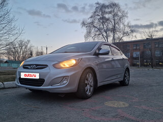 2013 Hyundai Solaris I, серебристый, 420000 рублей, вид 1