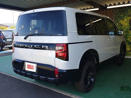2023 Mitsubishi Delica D:5 I Рестайлинг, белый, 2990000 рублей, вид 5