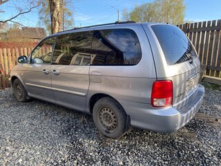 2003 Kia Carnival I Рестайлинг, серебристый, 600000 рублей, вид 3