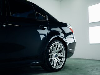 2004 BMW 5 серии 545i V (E60/E61), чёрный, 2500000 рублей, вид 4