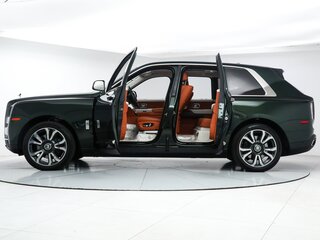 2022 Rolls-Royce Cullinan I (Series I), зелёный, 40103443 рублей, вид 4