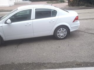 2011 Opel Astra H Рестайлинг, белый, 602000 рублей, вид 5