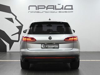 2021 Volkswagen Touareg III, серый, 4999900 рублей, вид 4