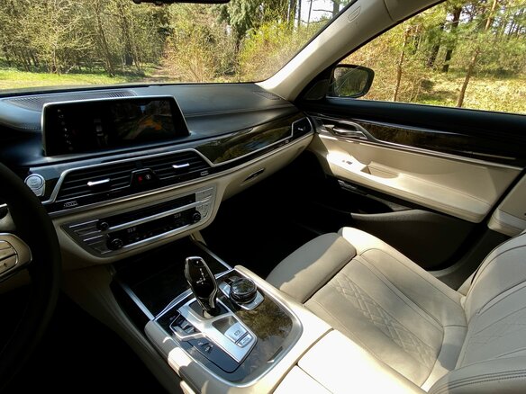 2017 BMW 7 серии Long 740Li VI (G11/G12), чёрный, 4400000 рублей - вид 8