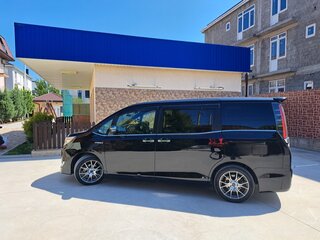 2018 Toyota Esquire I Рестайлинг, чёрный, 2400000 рублей, вид 3