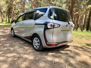 2016 Toyota Sienta II, серый, 1400000 рублей, вид 2