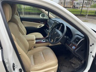 2014 Toyota Crown XIV (S210), белый, 3000000 рублей, вид 4